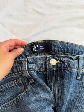 GAP Women's Boyfriend Baggy Jeans - Distressed Blue Denim